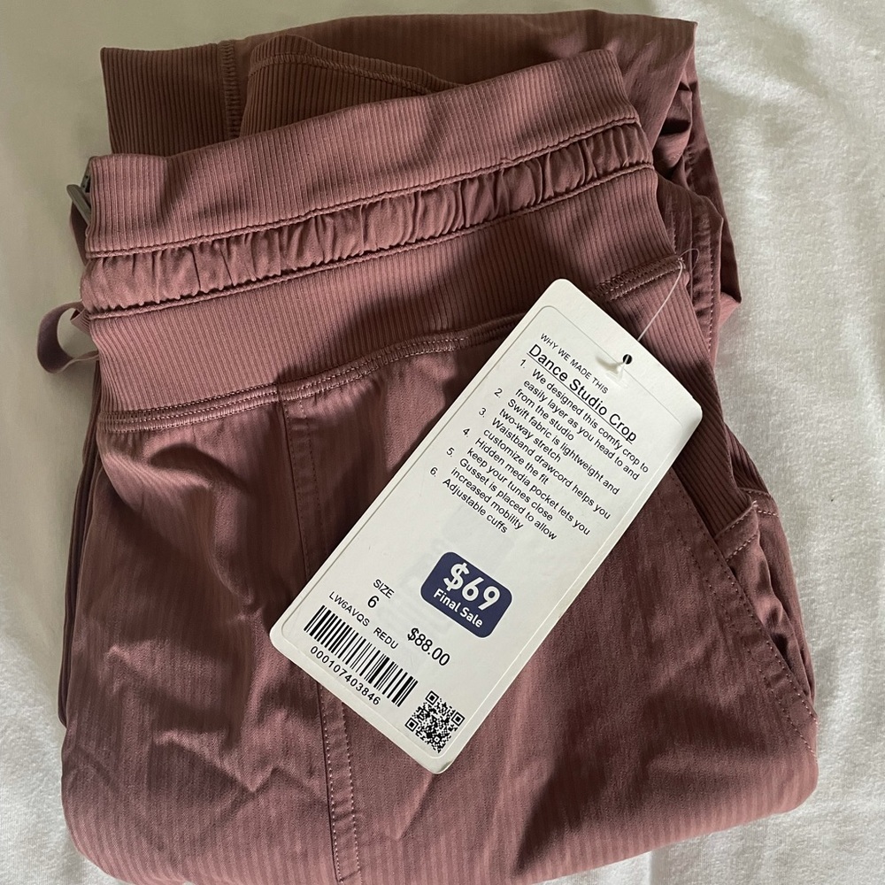 Lulu Lemon Dance Studio Crop